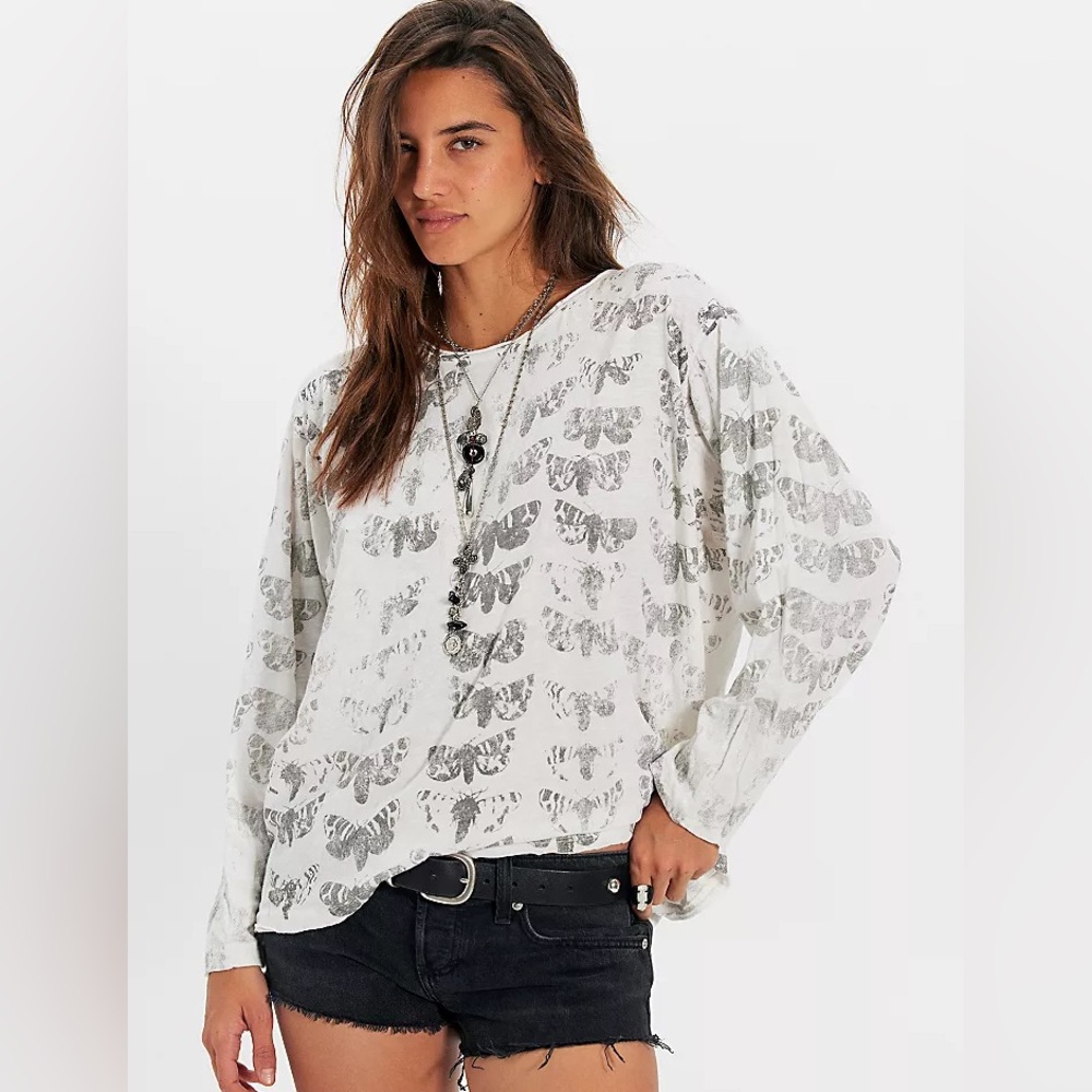 Magnolia Pearl Moth Viggo Tee